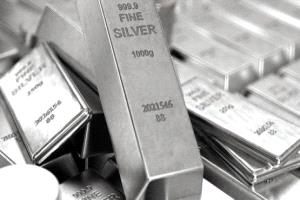 قفزة تاريخية: مصر تستورد فضة بقيمة عشر سنوات في عام واحد