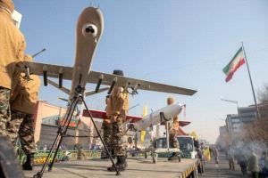 إسقاط مسيّرة إيرانية قرب حاملة أمريكية يشعل توتر بحر العرب