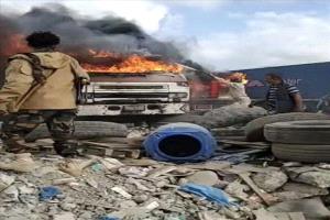 حريق يلتهم شاحنات بميناء عدن ويكبح امتداد الكارثة"