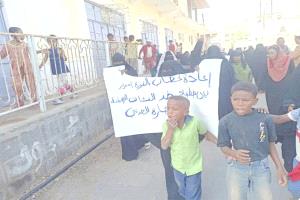 مسيرة حارة العدني بالحوطة: الأهالي يرفضون عودة العاقل السابق ويؤكدون دعمهم للحالي