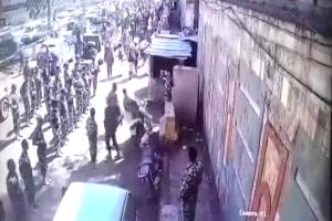 حصار حوثي لمنزل الأحمر في صنعاء
