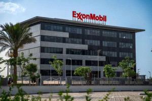 إكسون موبيل تنتظر استقرار فنزويلا قبل العودة