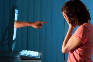 إعلان بيع مخفّض يجر امرأة إلى عملية احتيال إلكترونية في عدن