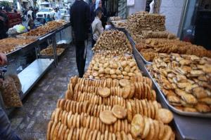 الكعك الرمضاني يُشعل ذاكرة بغداد في شارع الكفاح قبل الإفطار