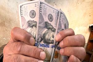 ارتفاع الدولار في بغداد وهبوطه بأربيل مع إغلاق البورصة