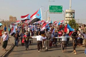 عدن تتضامن مع شبوة: مسيرة حاشدة تأكيدًا للعهد والوفاء