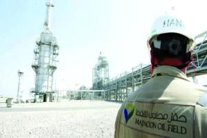 البصرة: عمال صينيون يحتجون على تأخر الرواتب في حقل مجنون