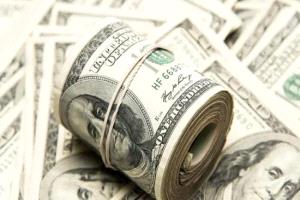 وقعات بتراجع الدولار 10% حال تسريع وتيرة خفض الفائدة