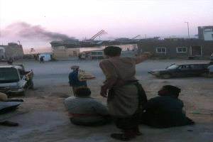 اندلاع حريق في سفينة شحن بميناء سقطرى واستنفار لإخماده