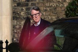 اعتقال السفير البريطاني السابق بعد فضائح إبستين