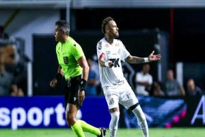 نيمار يعود ويصنع الفارق في سداسية سانتوس