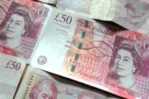 الإسترليني يتراجع تحت ضغط سوق العمل.. توقعات بخفض الفائدة تتصاعد