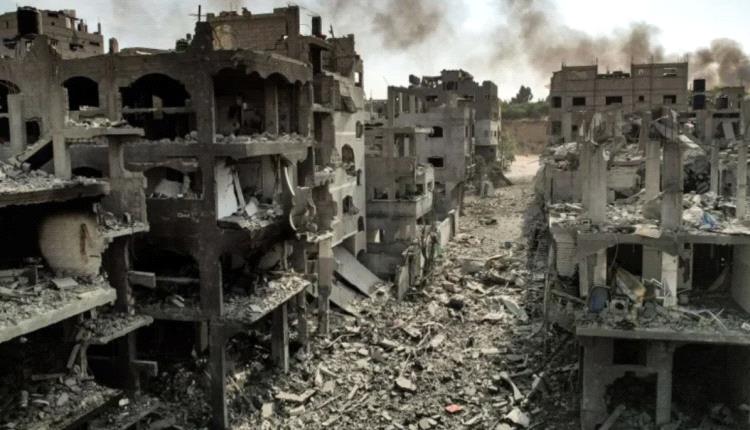 غزة: شهيد برصاص الاحتلال.. وجرحى في قصف مدفعة