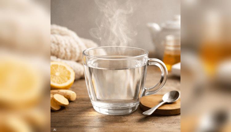 ماذا يحدث لجسمك عند شرب الماء الساخن يوميا؟