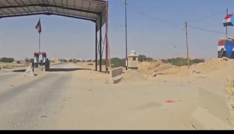 سقوط معسكر الخشعة بيد قبائل يمنية والطيران السعودي يستهدف الموقع