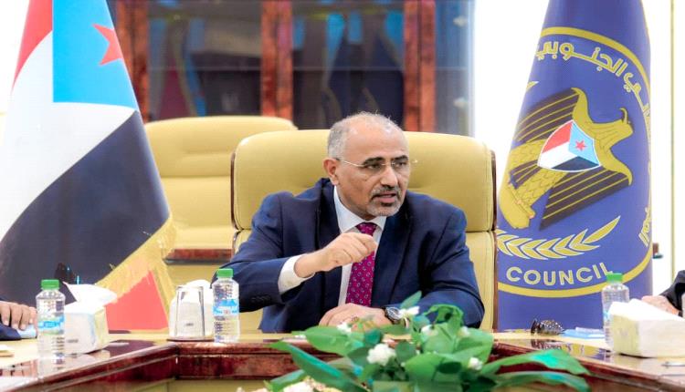 النسي يدعو الرئيس الزُبيدي إلى المرونة وتقديم تنازلات لحماية عدن ومنع تكرار سيناريو 1994