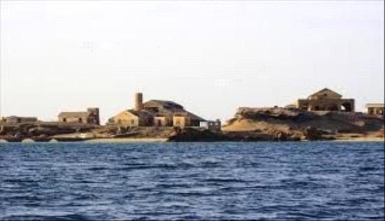 كمران تحت قبضة الحوثي: سلاح يُهرَّب وصيادون يُحاصرون