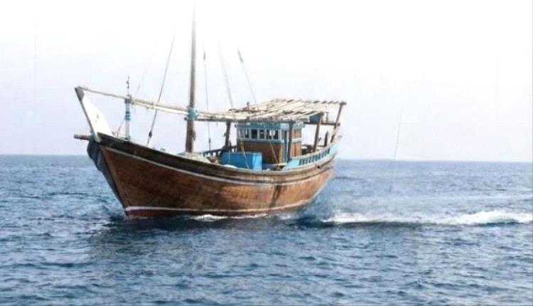 شبوة تؤمن مركبًا صوماليًا وتحرر ركابه بعد احتجازه