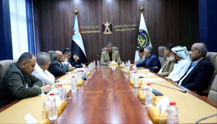 الانتقالي الجنوبي يدين الفوضى في حضرموت والمهرة ويشدّد على الأمن والاستقرار