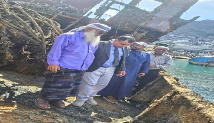 وزير الزراعة يشدد على تسريع انتشال السفن الغارقة في ميناء عدن
