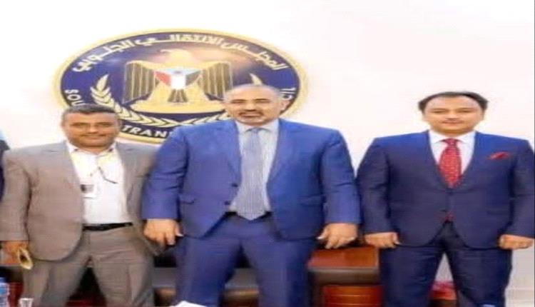 حين يُختبر القادة في النار لا في العناوين.. شهادة سياسية تكشف وجهاً آخر للزُبيدي