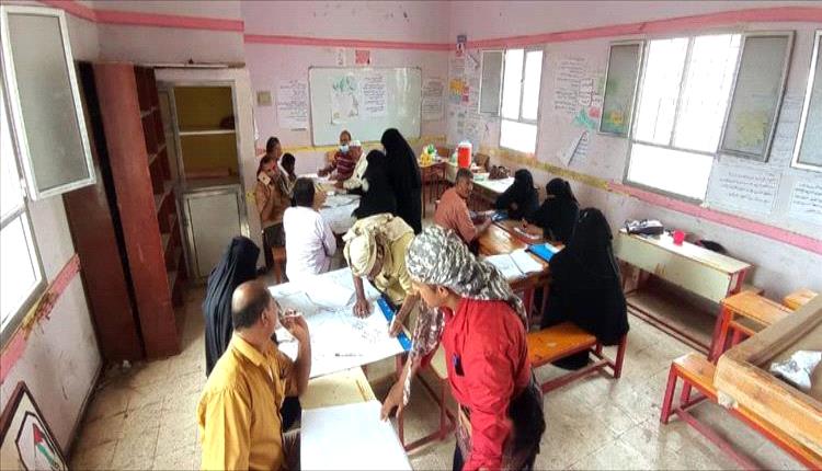 لحج: مدرسة عباس الحسيني تختتم دورة تطوير إدارة المنح المدرسية