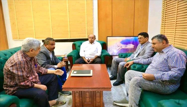 محافظ حضرموت يطّلع على سير العمل بشركة بترومسيلة ويؤكد دعمها الكامل