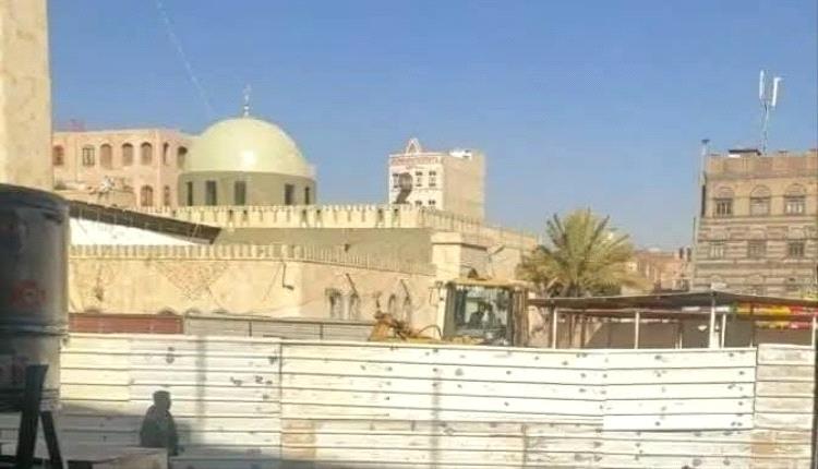 غضب شعبي بعد إعادة الحوثيين هدم سور مسجد المشهد الأثري في صنعاء