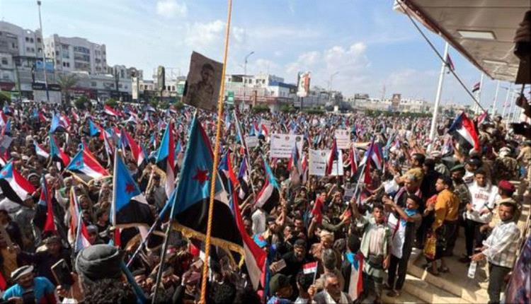 عدن تنتفض بالإرادة الشعبية: حشود ضخمة تطالب باستعادة دولة الجنوب