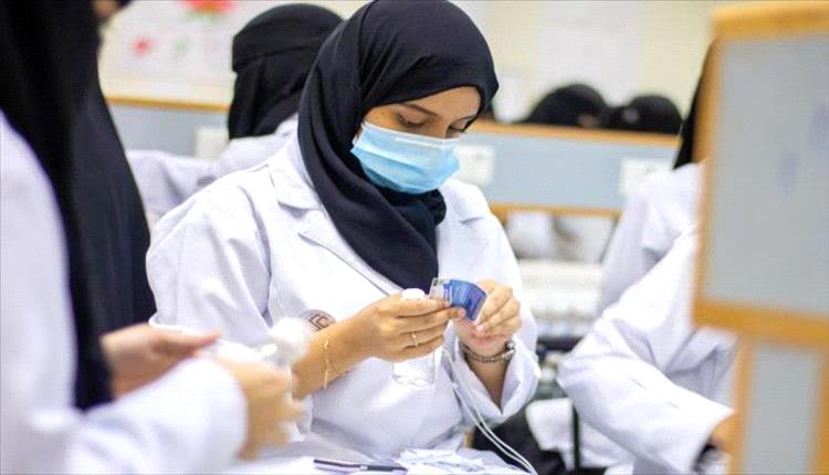 فضيحة حوثية بمستشفى الثورة بصنعاء… مراقبات بلا صفة قانونية وفساد مالي صارخ