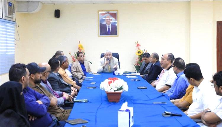 عدن.. وكيل وزارة الشباب والرياضة يترأس اجتماعًا لتعزيز الأداء والانضباط الوظيفي