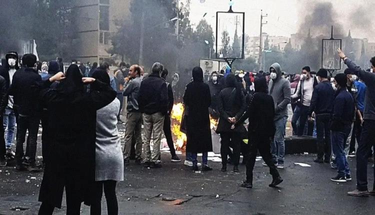 إيران على حافة الانفجار… واشنطن تلوّح بخيارات النار