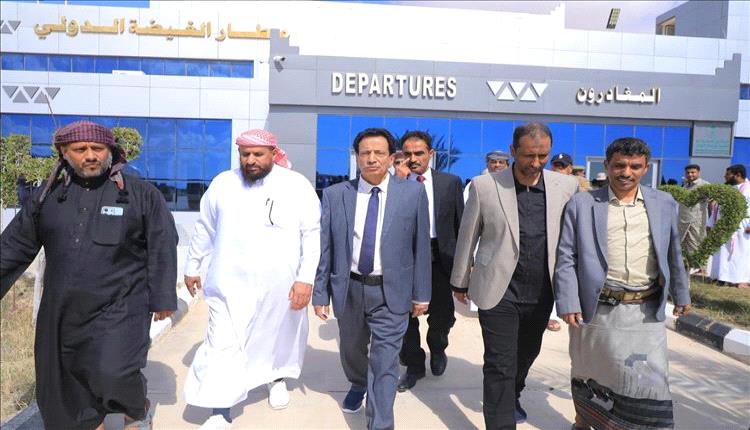 مطار الغيضة يعود للحياة: أول رحلة تؤكد استقرار المهرة وانفتاحها الجوي