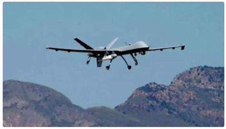 تحليق مسيّر مجهول فوق معسكرات الضالع يثير القلق