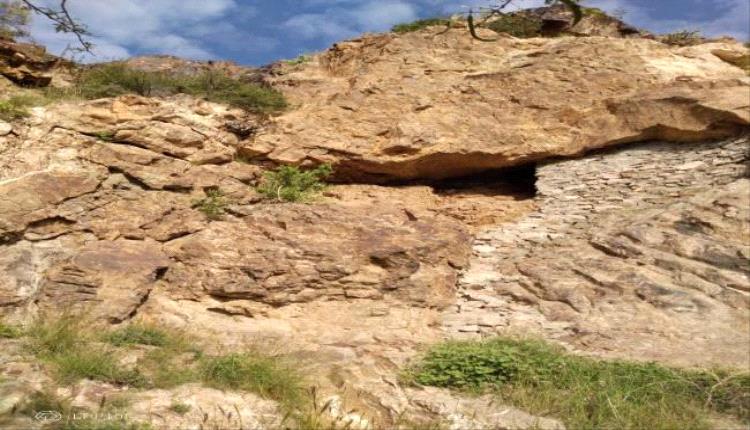 مشايخ حمادة يحذرون: جبل الهَجر على حافة كارثة إنسانية بعد الغارات على الضالع