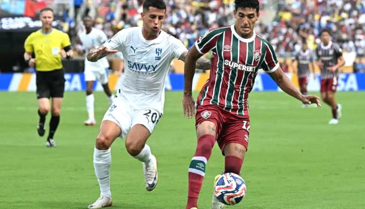 كانسيلو يصل برشلونة للانضمام رسميًا بعد السوبر الإسباني