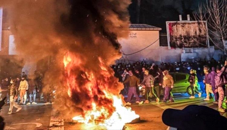 ترامب يتوعد إيران بعقوبات عسكرية وطهران تؤكد جاهزيتها للحرب