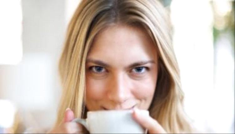 قهوة الصباح على الريق… تنبيه أم إزعاج خفي للمعدة؟