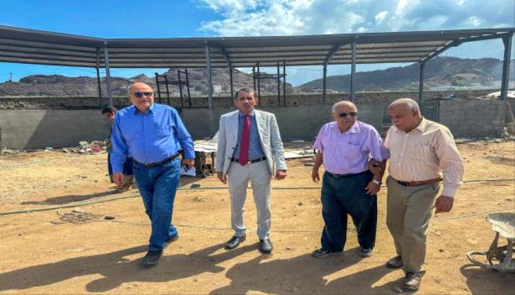 وكيل الزراعة يتفقد مشروع إعادة تأهيل المحجر البيطري بعدن لتعزيز الصحة الحيوانية