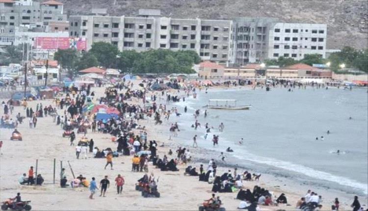 شلل الاتصالات يعود إلى التواهي.. انقطاع عدن نت ويمن موبايل عن أحياء واسعة