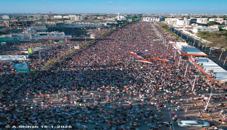 الرئيس الزُبيدي من قلب ساحة العروض.. إرادة الجنوب مصدر الشرعية ولا حلول منقوصة بعد اليوم