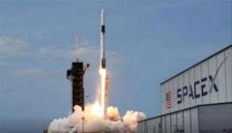 أرتيميس 2: ناسا تنقل صاروخًا تاريخيًا لمنصة الإطلاق استعدادًا للعودة إلى القمر