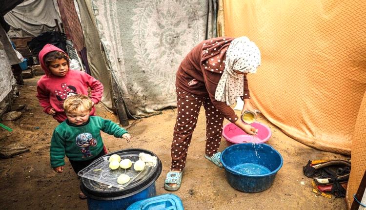 فيروس غامض يفتك بغزة وسط انهيار المنظومة الصحية