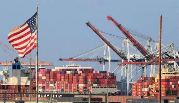 العجز التجاري الأمريكي يتراجع لأدنى مستوى منذ 16 عاماً