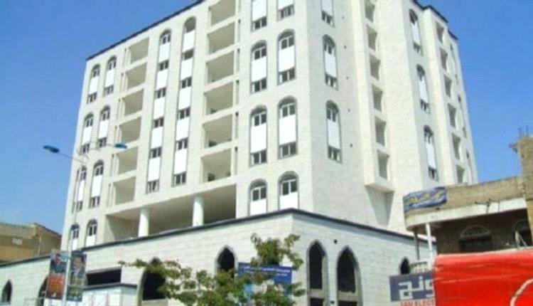 حرب الحوثي على بنوك اليمن: قيود على الإنترنت تهدد استقرار القطاع المصرفي