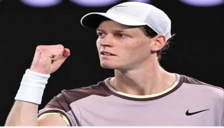 سينر ينتصر على الحرارة والتشنج ويواصل الدفاع عن لقبه في أستراليا