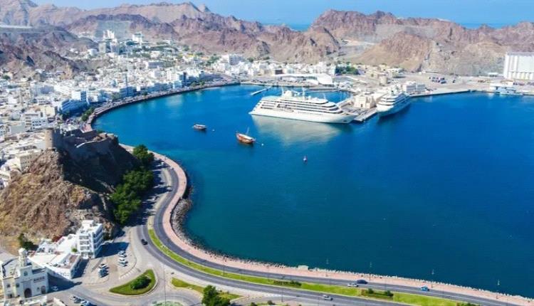 مأساة بحرية في عُمان: 3 سياح فرنسيين يلقون مصرعهم بانقلاب قارب