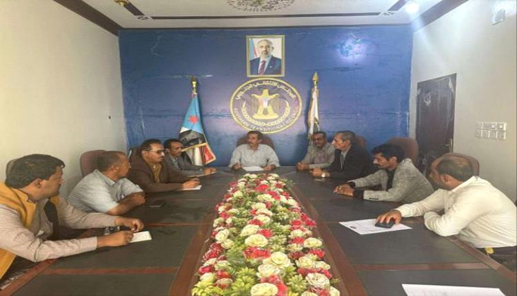 الانتقالي الجنوبي يندد بإغلاق الجمعية الوطنية ويؤكد على وحدة الصف في شبوة