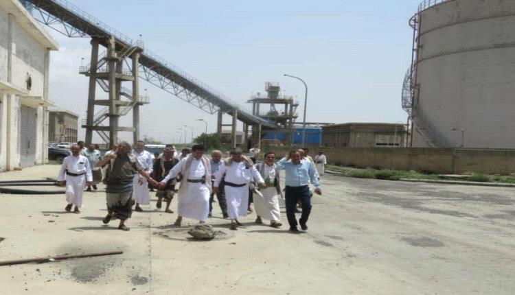 الحوثيون يرفعون رسوم الإسمنت 50% والقطاع التجاري يضرب احتجاجًا