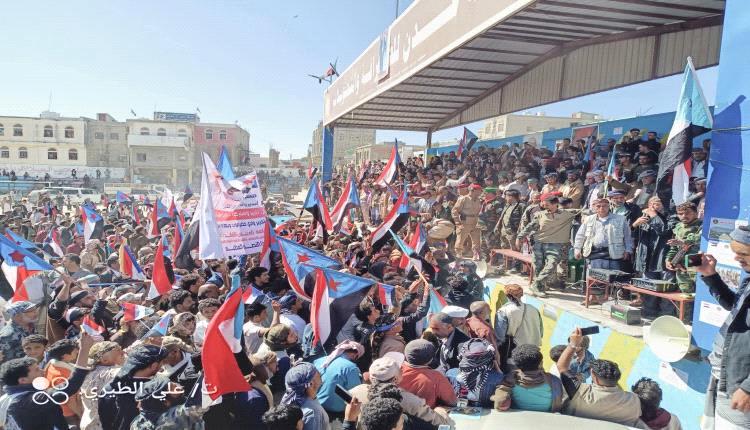 يافع تدين إغلاق مقر المجلس الانتقالي وتلوح بالتصعيد السلمي